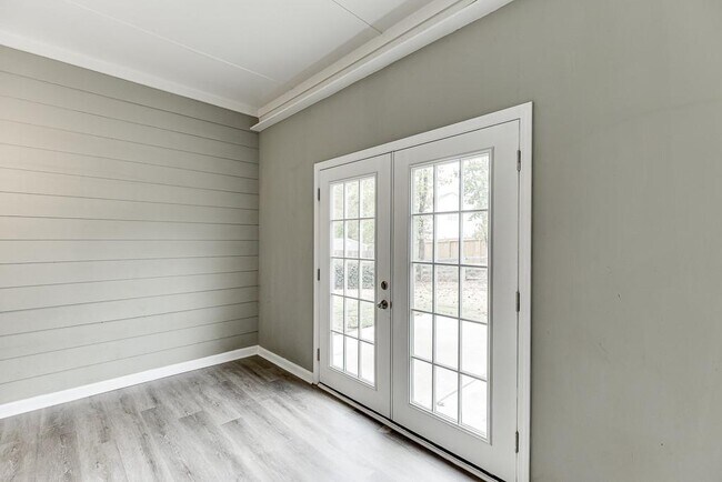 Building Photo - 145 Alexander Ln