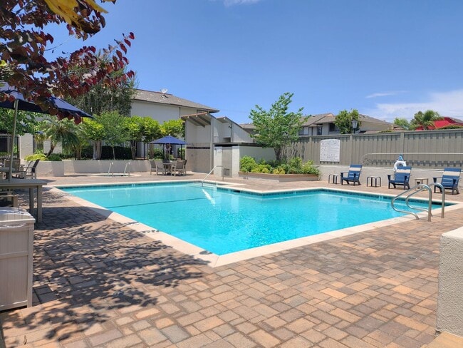 Building Photo - Rarely Available, Single-story, 2Bd 2Ba re...