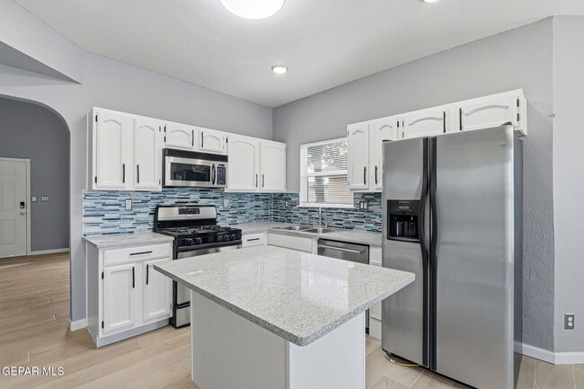 Building Photo - 12325 Tierra Bella Dr