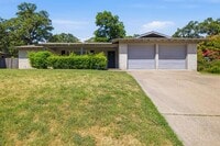 Building Photo - 1117 Trailwood Dr