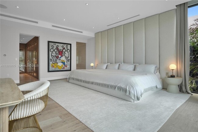 Building Photo - 5501 Pine Tree Dr