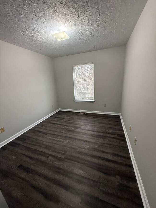 Building Photo - Located in Georgetown, KY, three-bedroom, 2.5-bath townhouse