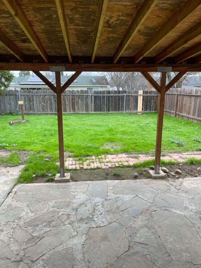 Building Photo - 3313 Willow Ln