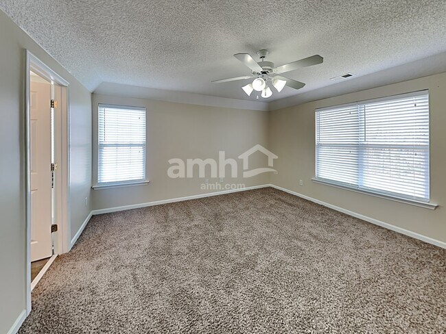 Building Photo - 5323 Kim St SW