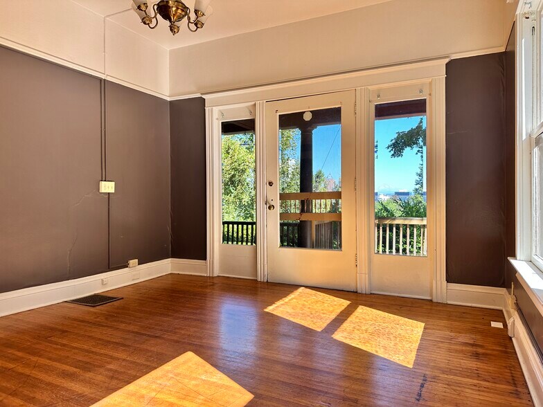 Building Photo - 1843 SW 16th Ave