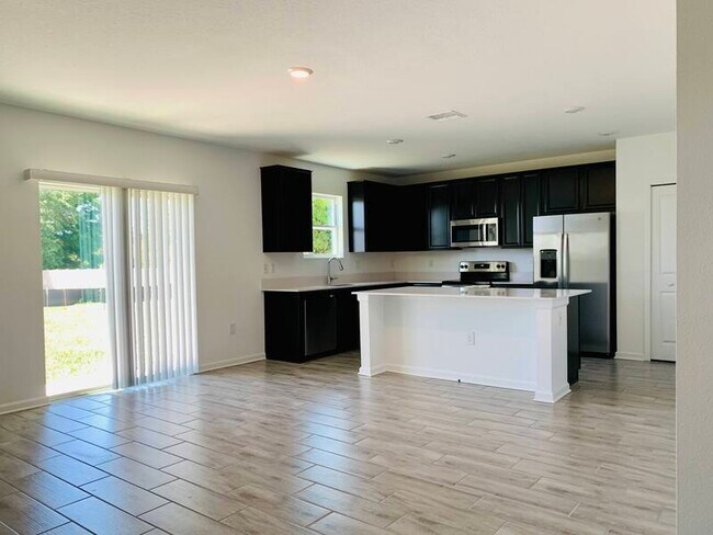 Building Photo - 843 Grant St