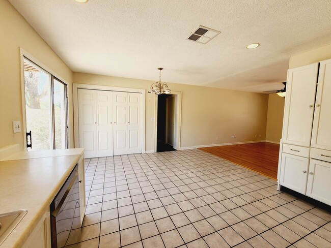 Building Photo - 3 Bedroom Close to Intel, Kyrene Schools!