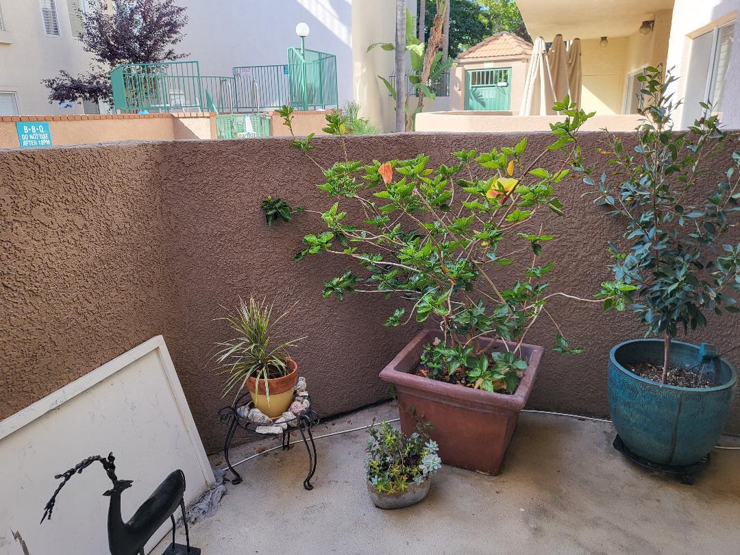 Building Photo - 5420 Sylmar Ave