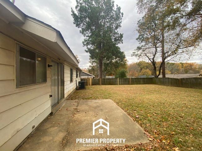 Building Photo - 4453 Kerwin Dr