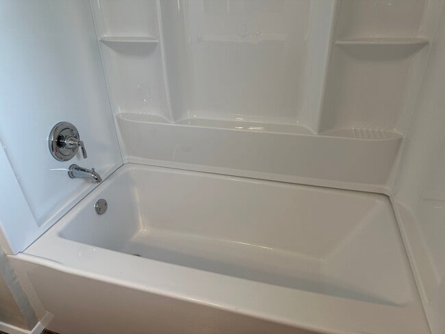 Building Photo - Unique 4 bed 1 1/2 bath duplex in Springfi...