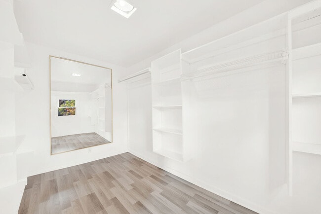 Building Photo - 1121 W Columbia Ave