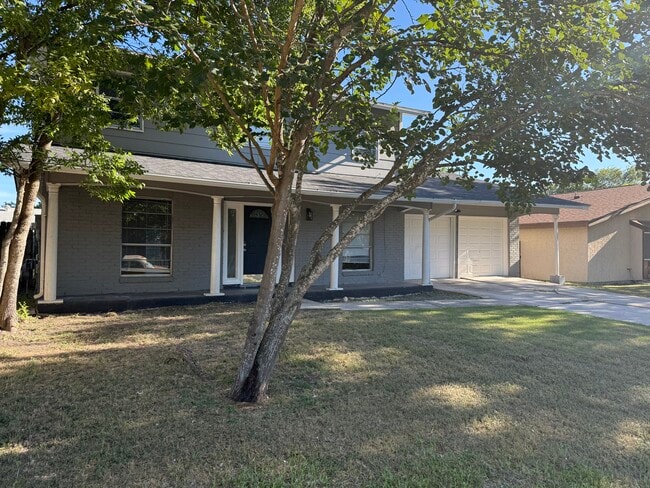Building Photo - 6718 Cypress Lake Dr