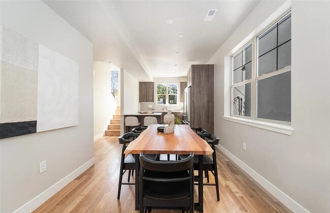 Building Photo - Amazing Jefferson Park 2 Bed / 4 bath Dupl...