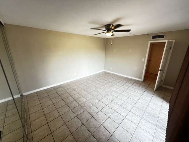 Building Photo - 1702 Park Meadows Dr