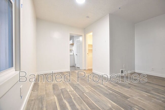 Building Photo - 627 23rd St