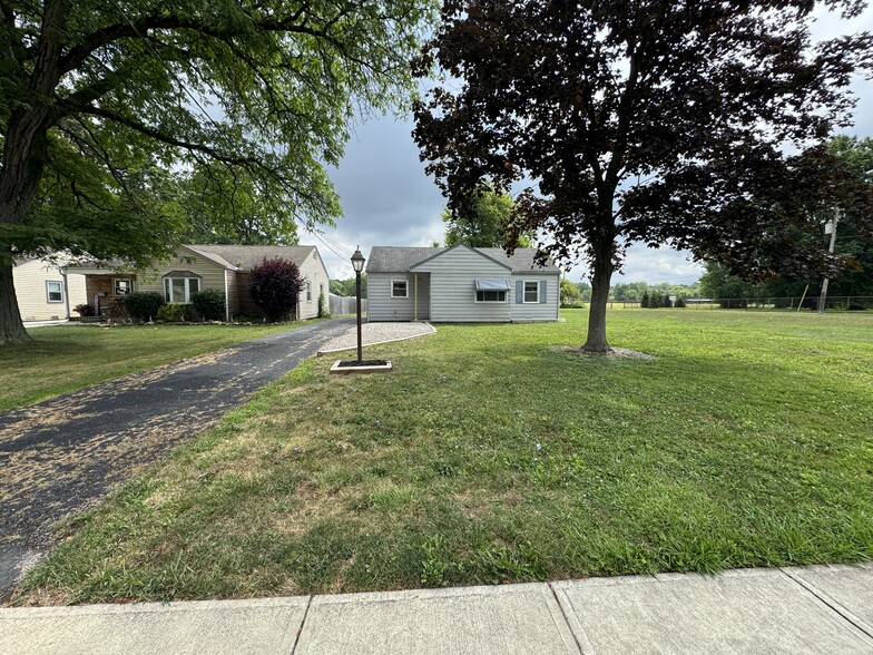 Primary Photo - 5713 Burns Rd