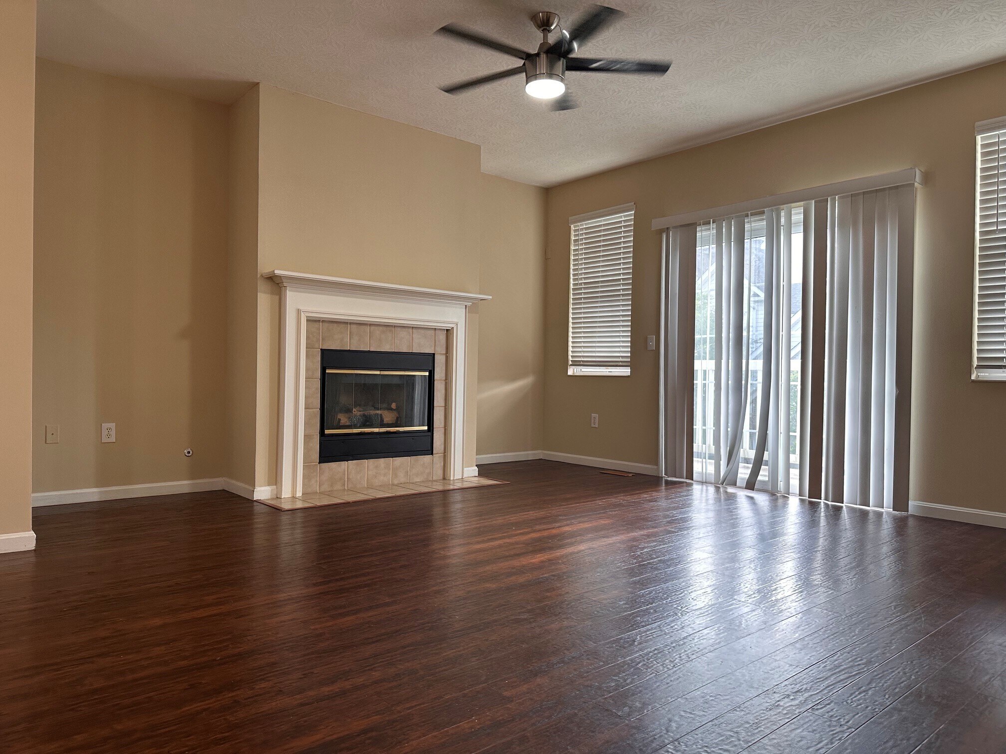 Building Photo - 7545 Mansion Cir