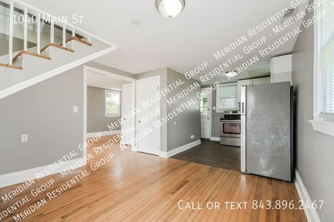 Building Photo - 1040 Main St