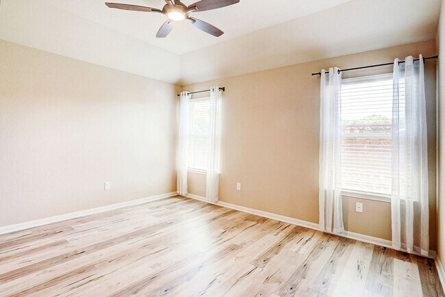 Building Photo - Charming 3BR/2BA Contemporary Home with Lu...
