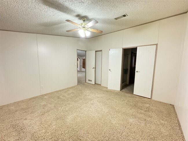 Building Photo - 914 County Rd 4882