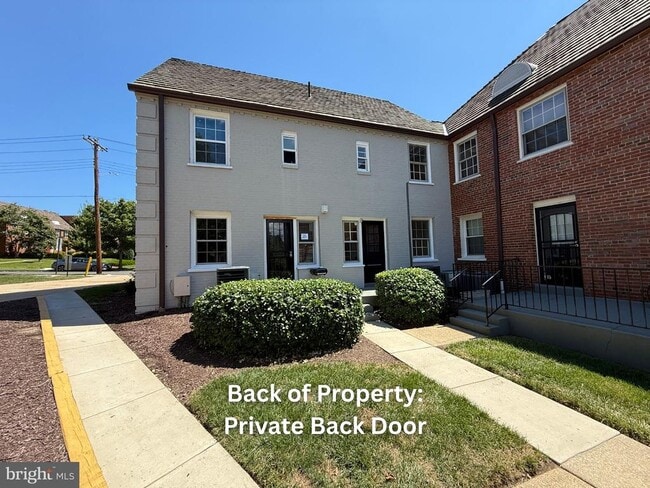 Building Photo - 2103 Fort Davis St SE