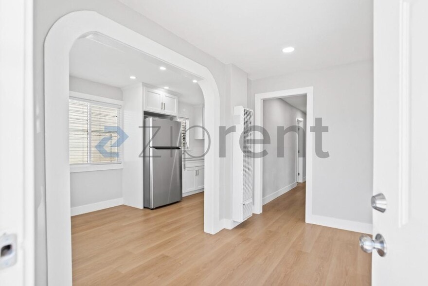 Building Photo - Unit A