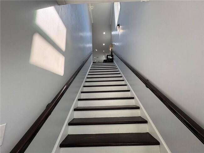 Building Photo - 3103 Cherry St