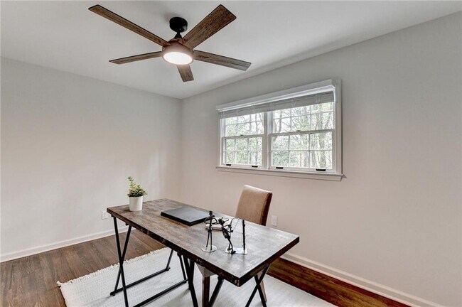 Building Photo - 1450 Cedarhurst Dr