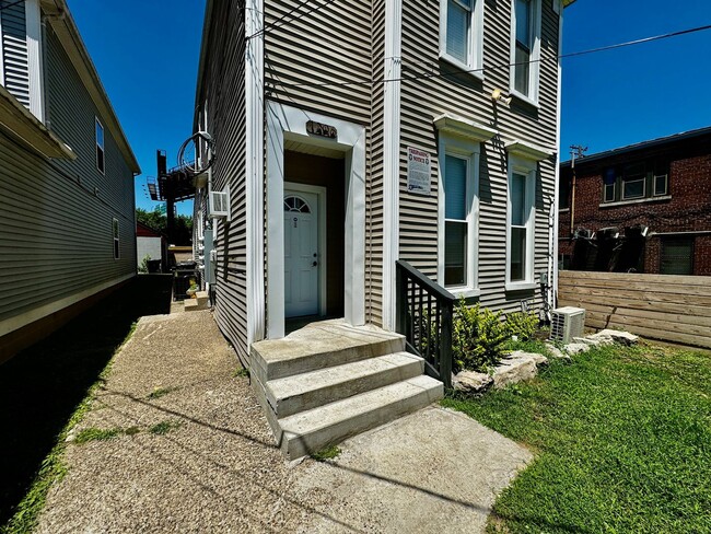 Building Photo - Shelby Park Studio Apartment - $650, Section 8 Welcome