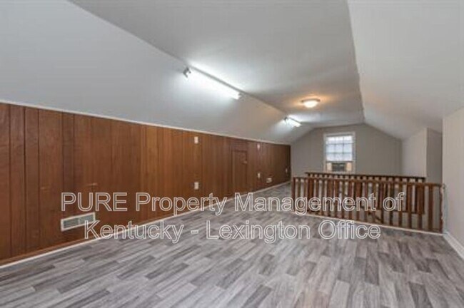 Building Photo - 200 Floral Park