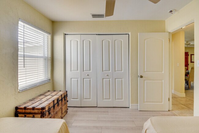 Building Photo - 8 Tropical Dr