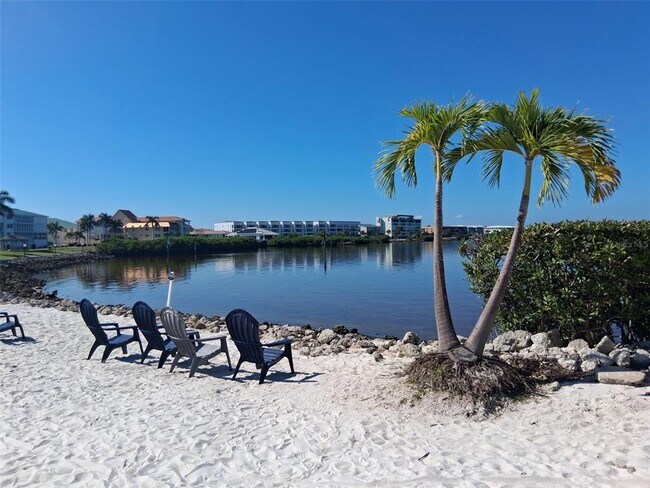 Building Photo - 216 Berry St