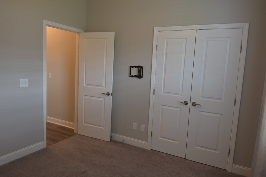 Building Photo - 3005 Primrose Ln