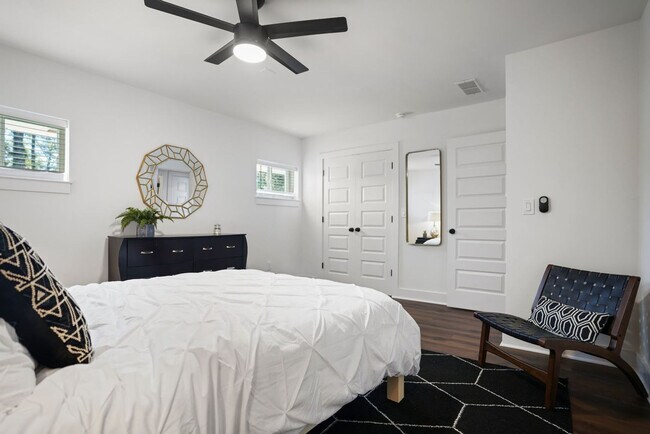 Building Photo - 2234 Edgemore Dr SE