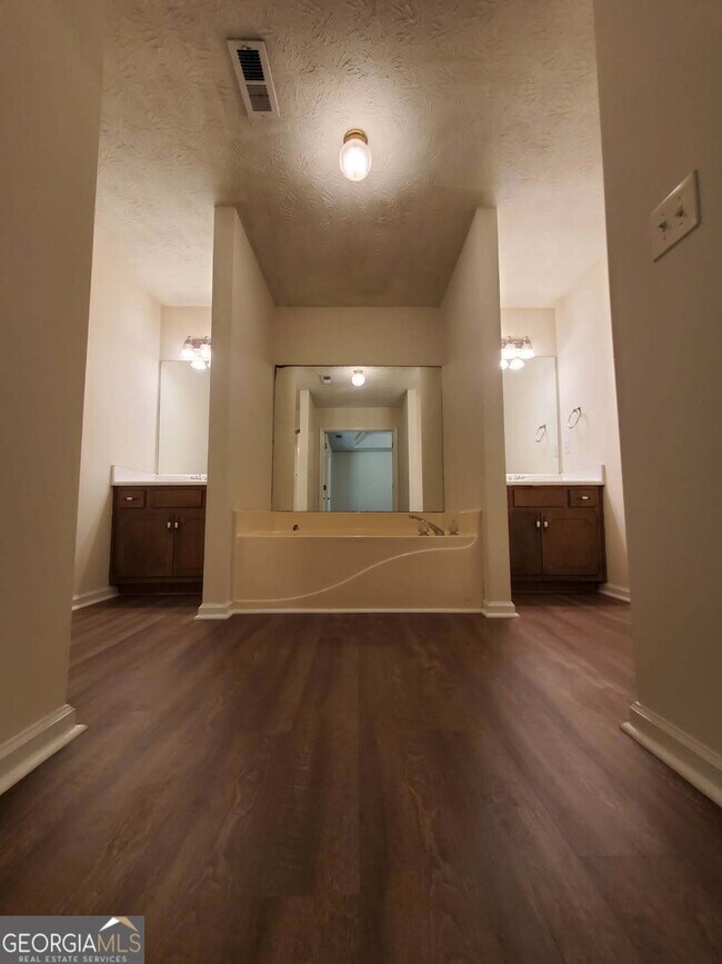 Building Photo - 217 Sweetgum Ln