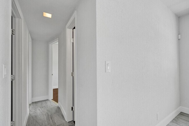 Building Photo - 651 SW 15th St