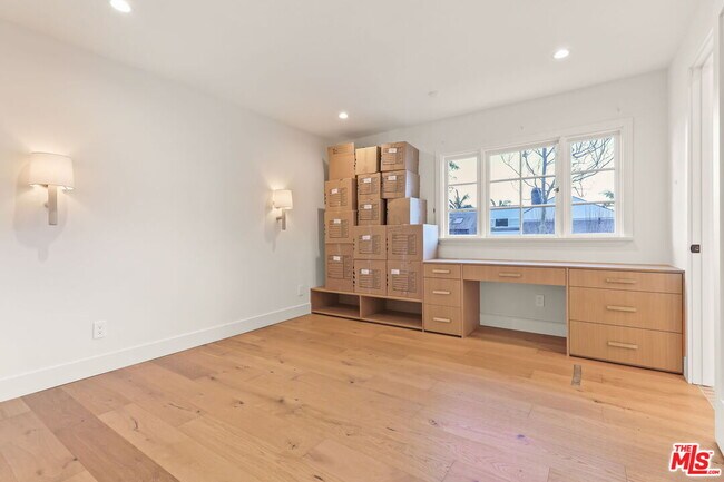 Building Photo - 17620 Camino De Yatasto