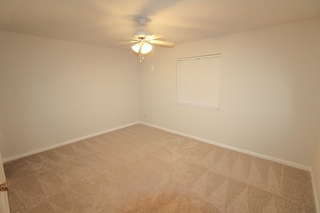 Building Photo - 2 Bedroom Condo in South Park!
