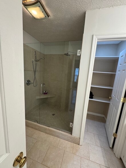 Building Photo - 1112 Greywood Dr