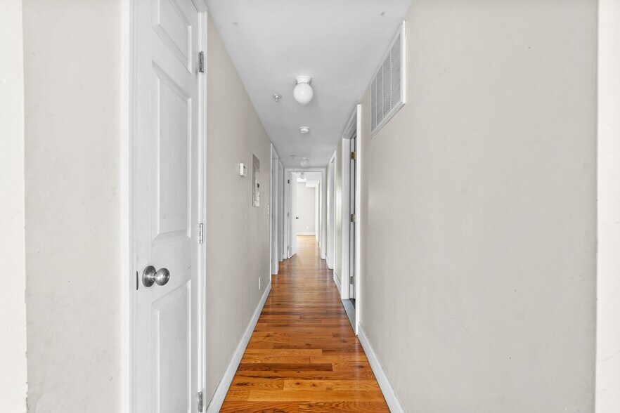 Building Photo - 270 S 20th St