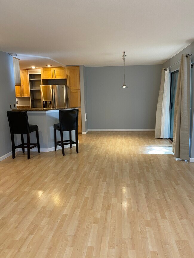 Dinning Area - 1344 Bellevue Way NE