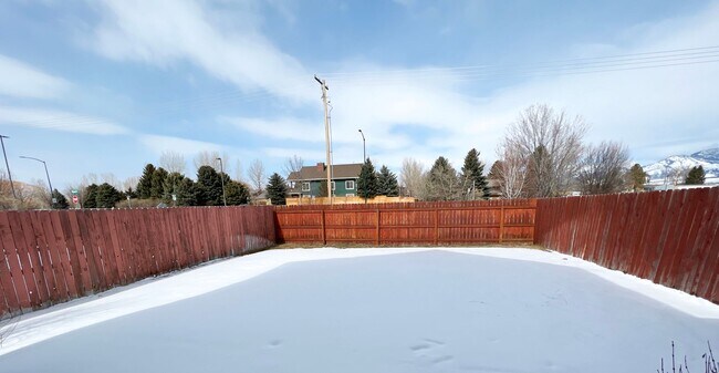 Building Photo - 3-Bedroom Townhome with Double Garage & Private Fenced Yard