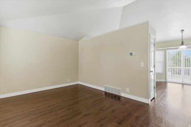 Building Photo - 1109 3350 N