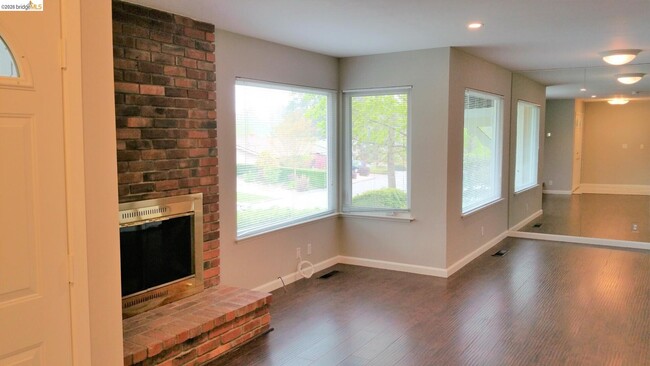 Building Photo - 29 Thorndale Pl