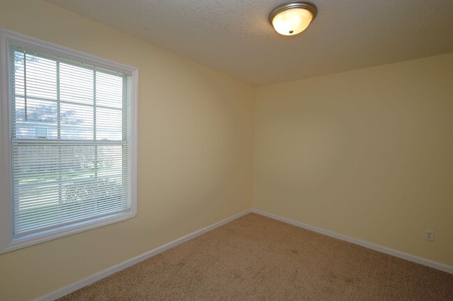 Building Photo - 1801-B Chestnut Dr.