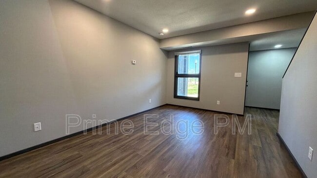 Building Photo - 1741 Ridgehaven Ct