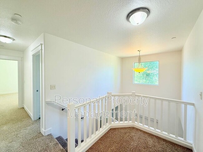 Building Photo - 3368 NW 47th Dr