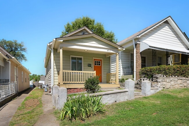 Primary Photo - 422 N Thompson St