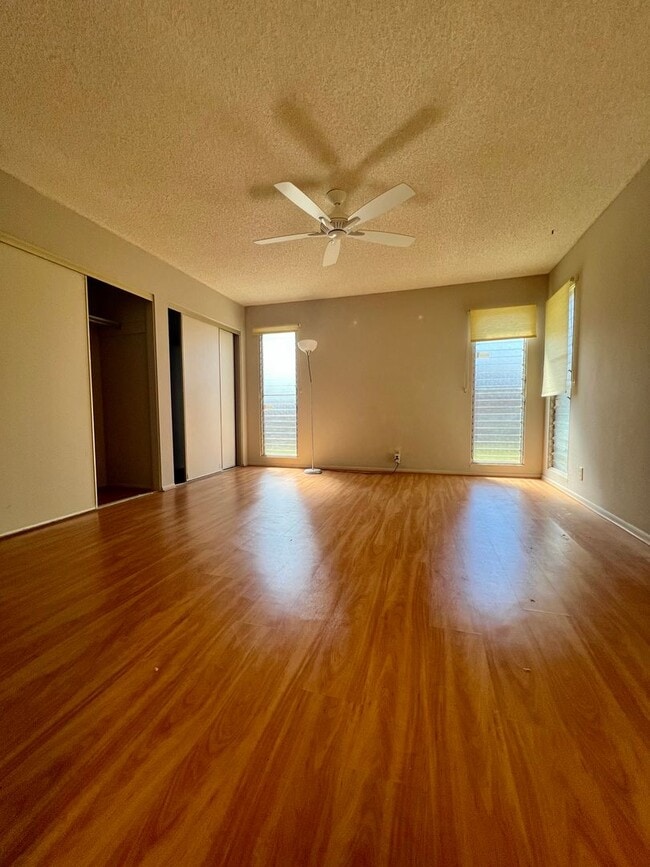 Building Photo - Spacious & Desirable 4/2/2 Single Family H...
