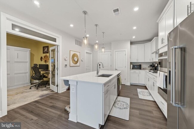 Building Photo - 102 St Ives Pl